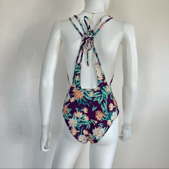 One piece XS floral swimsuit - Picture 7 of 12